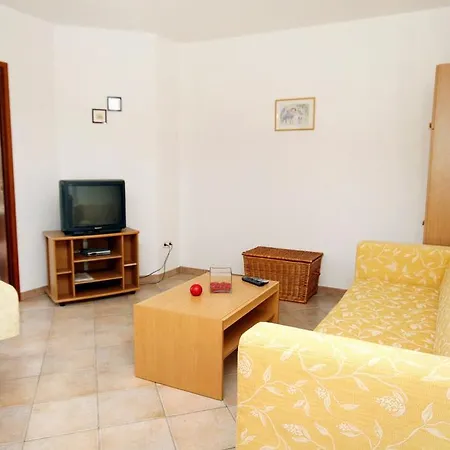 Ivan Dolac 592a * Jelsa (Hvar)